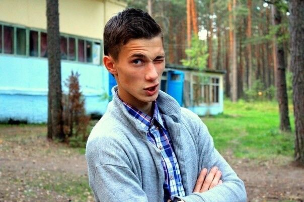  8254607  Anton, 32 ,    