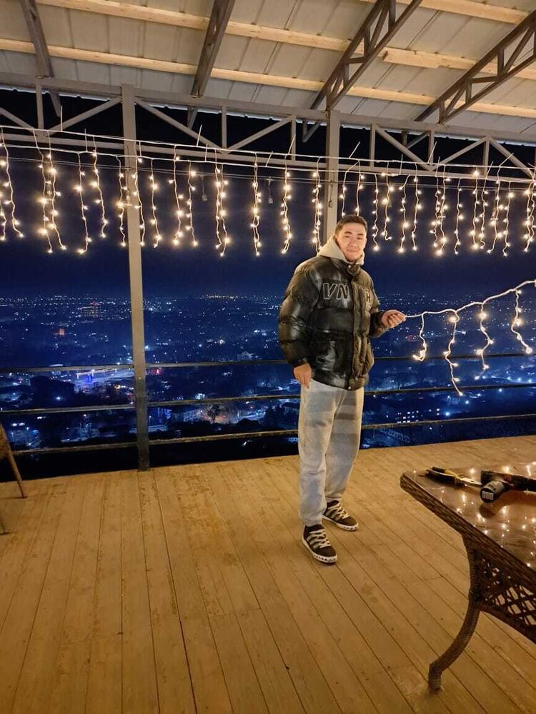  54461327  Roman, 27 ,    -