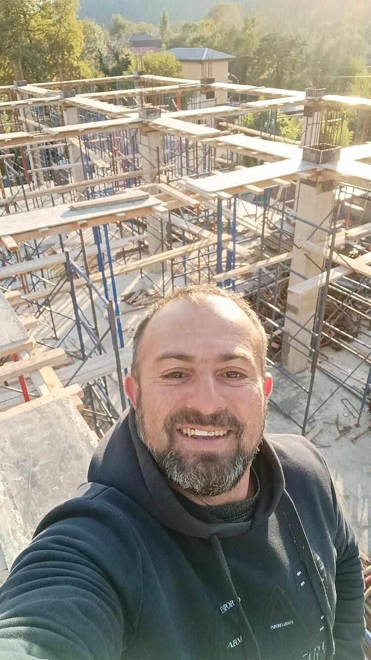  -,   Ali, 40 ,   ,   , c , 