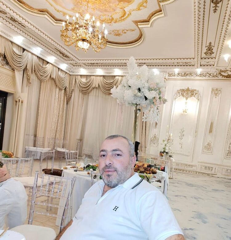  53364177  Arman, 50 ,    