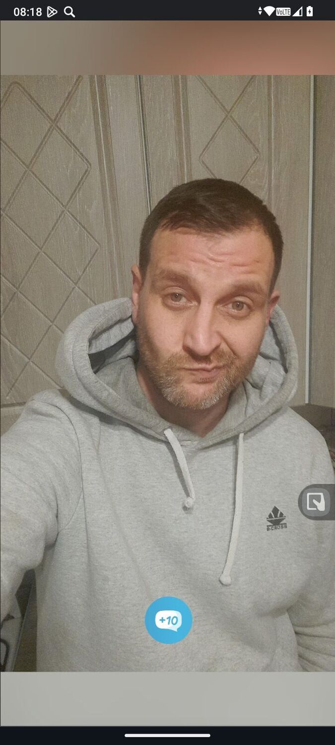  44156617  Russl, 41 ,    -