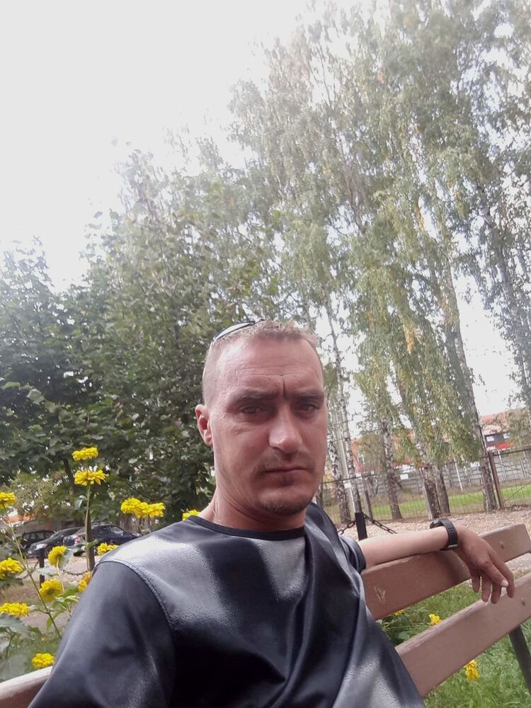  18601857  Vladimir, 42 ,    