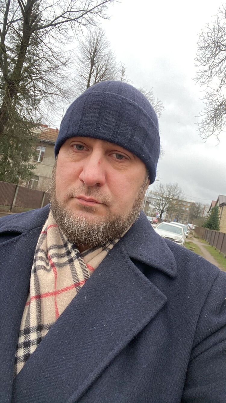  49287527  Sergej, 47 ,    