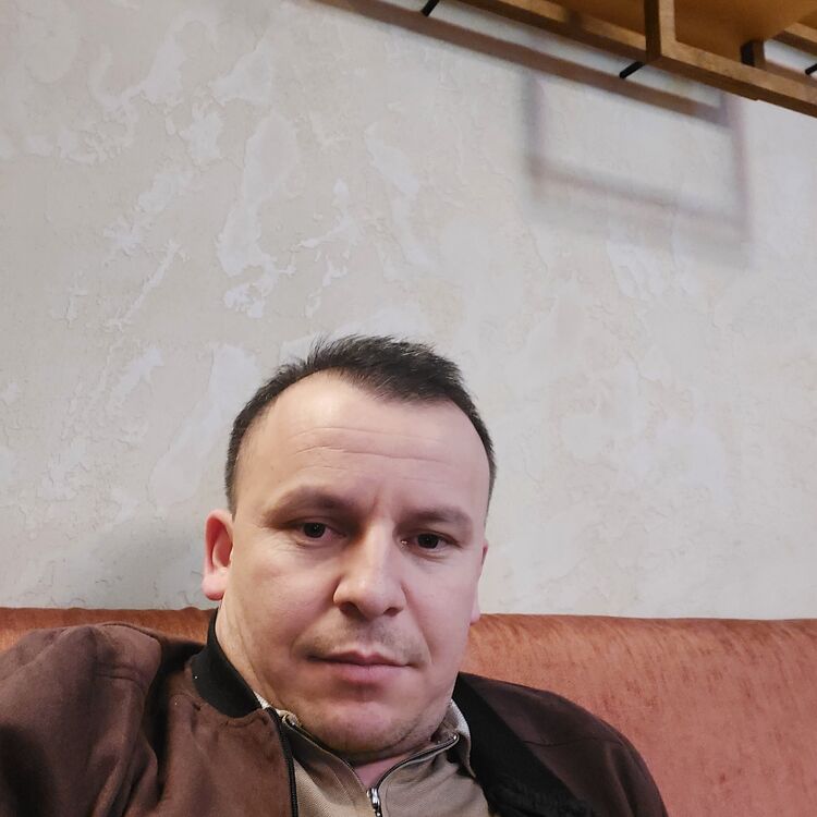  27102537  Bexzod, 37 ,    