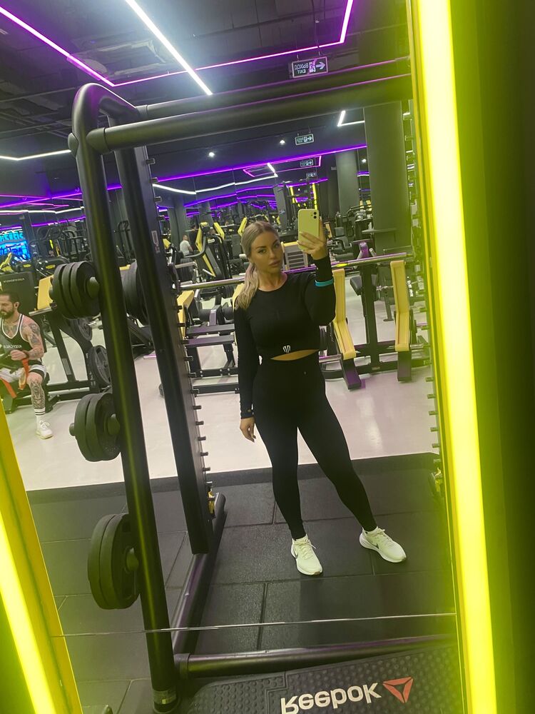  ,   Kari, 32 ,  