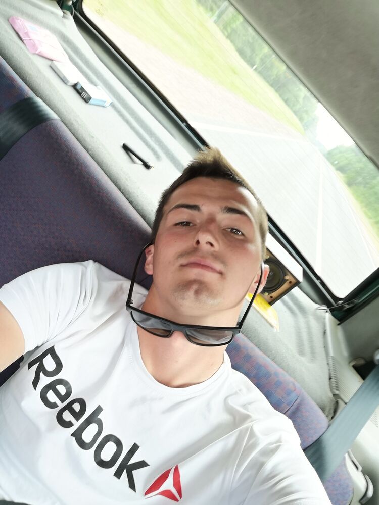  36878917  , 27 ,    
