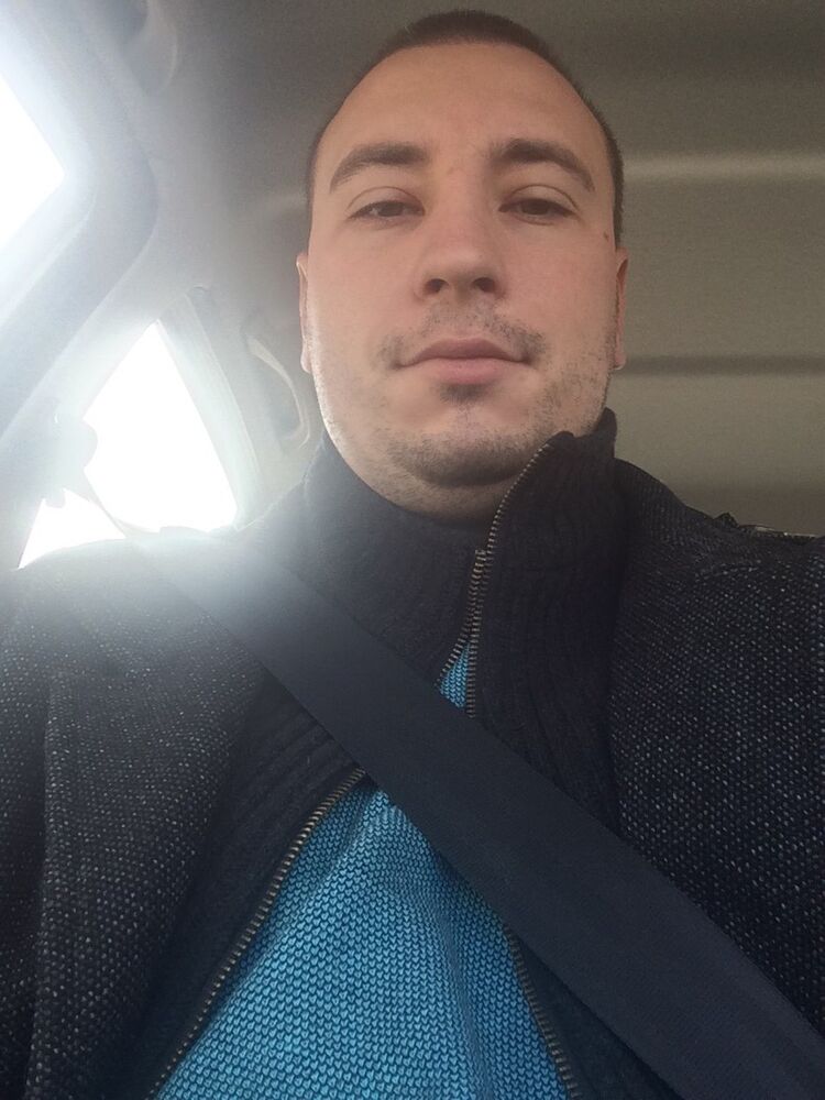  ,   Ozzie, 40 ,   