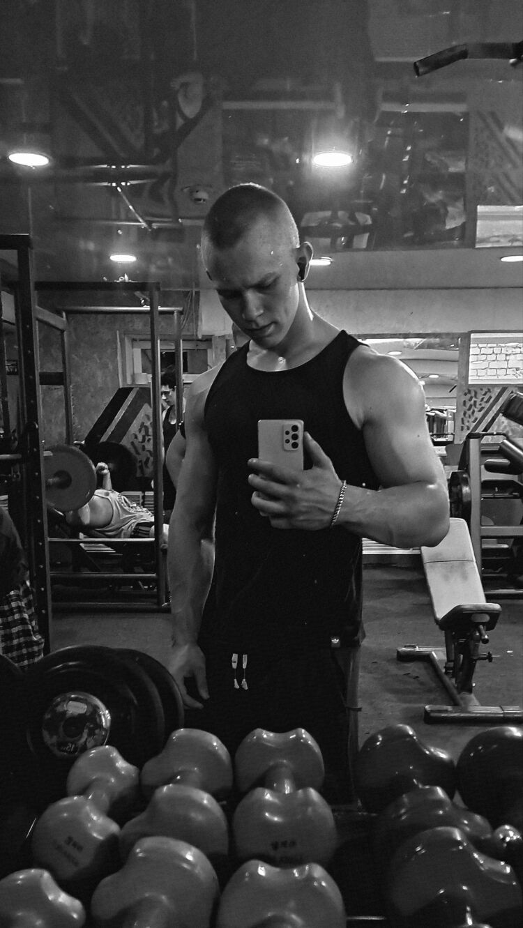  54478897  Vlad, 18 ,    