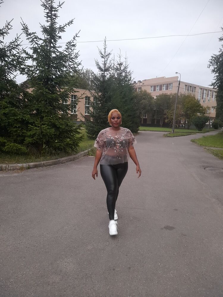  ,   Emilie, 38 ,   ,   