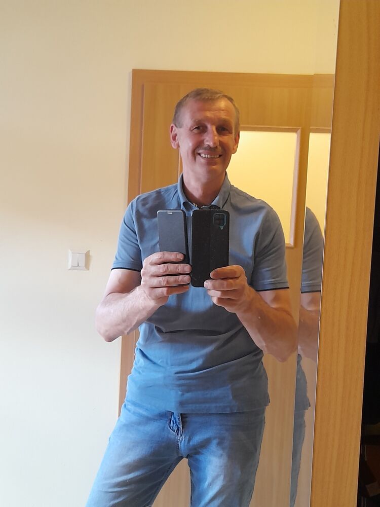  30916217  Viktor, 54 ,    