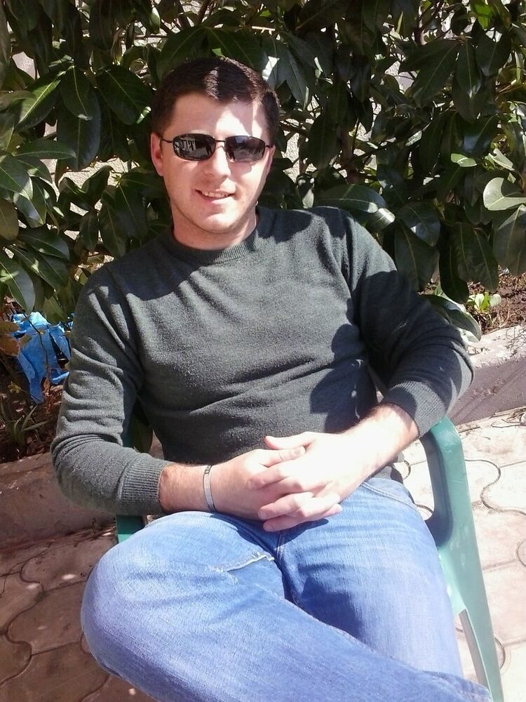  4534937  Irakli, 35 ,    