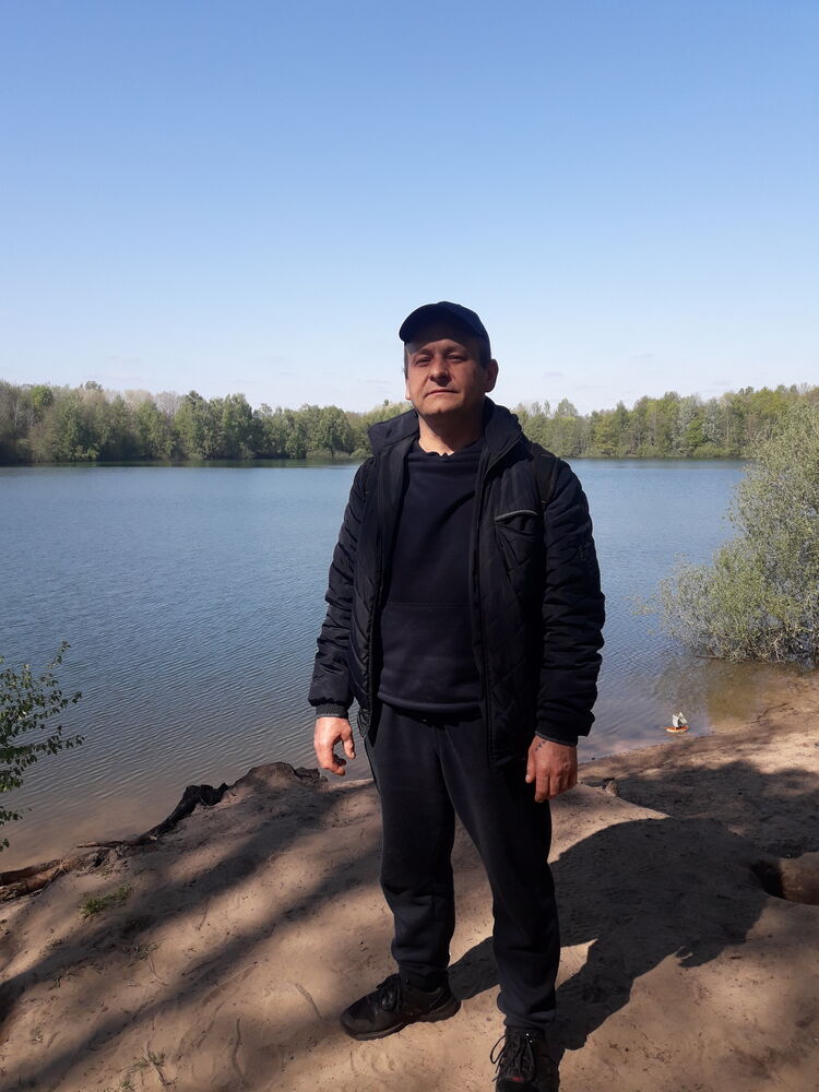  44832117  Andrei, 51 ,    