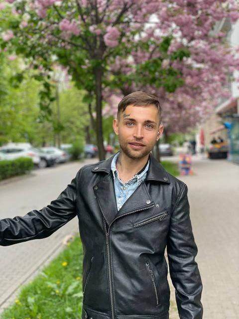  46632347  Andrzej, 32 ,    