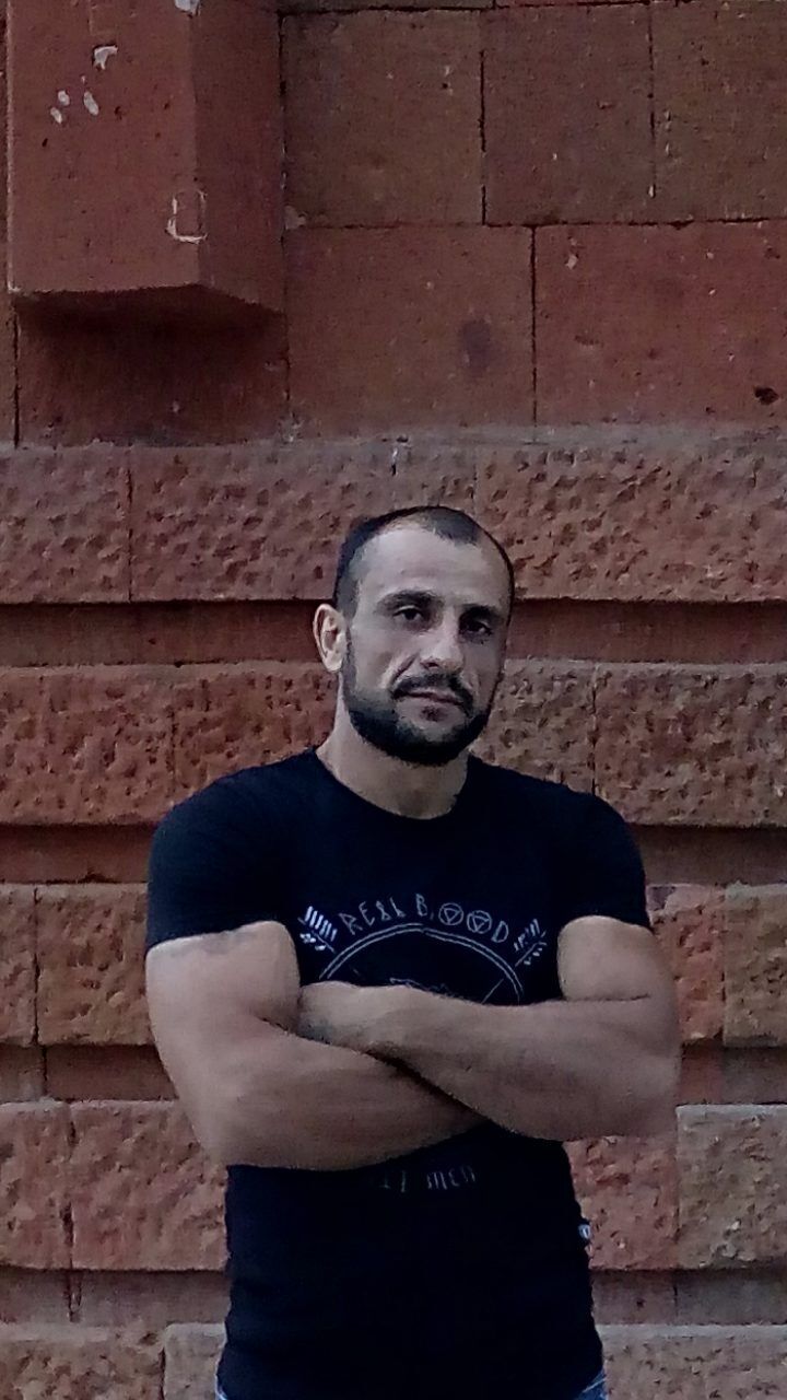  53693457  Artak, 40 ,    