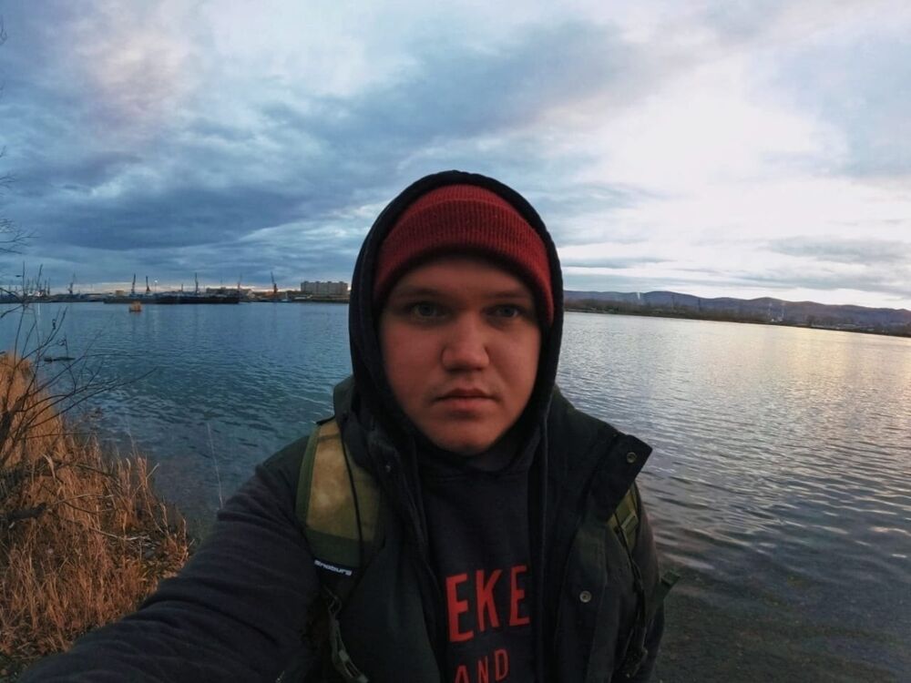  54239067  Yurii, 28 ,    