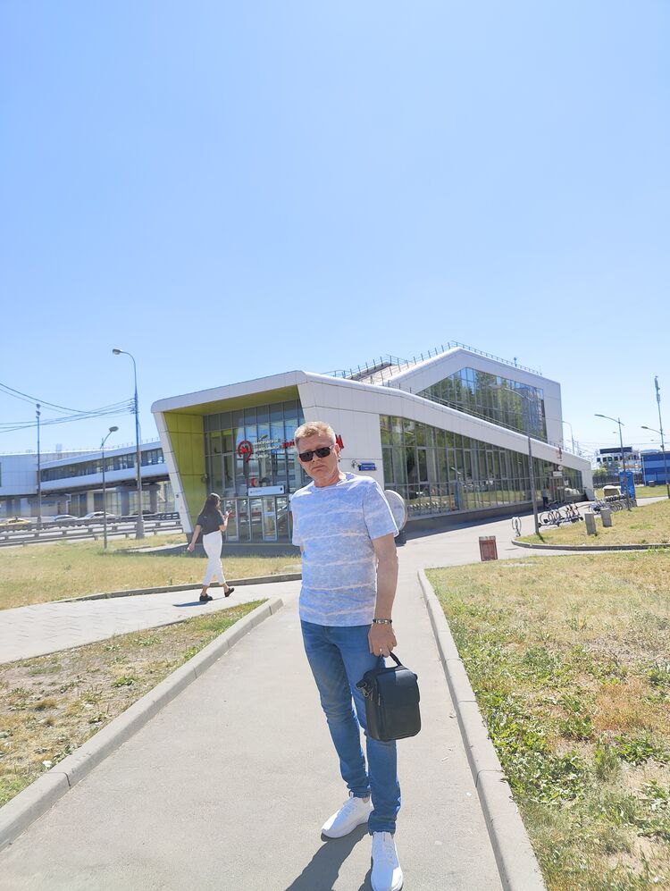  53969277  Pilot, 43 ,    