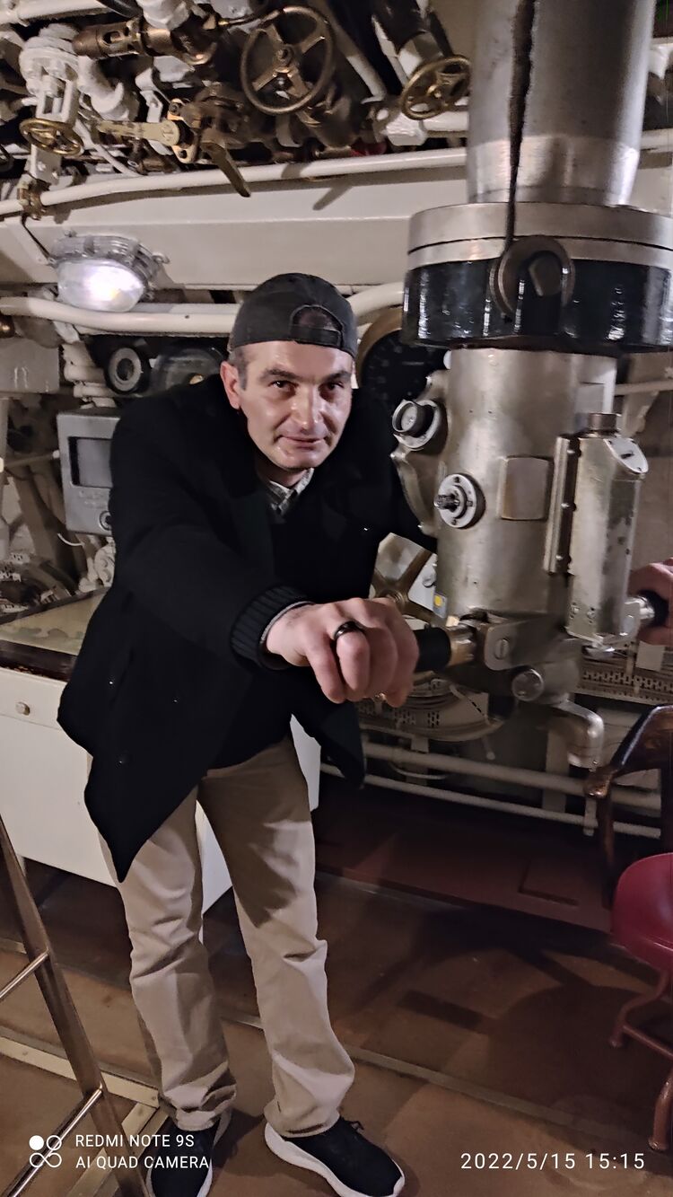  26921907  David, 48 ,    