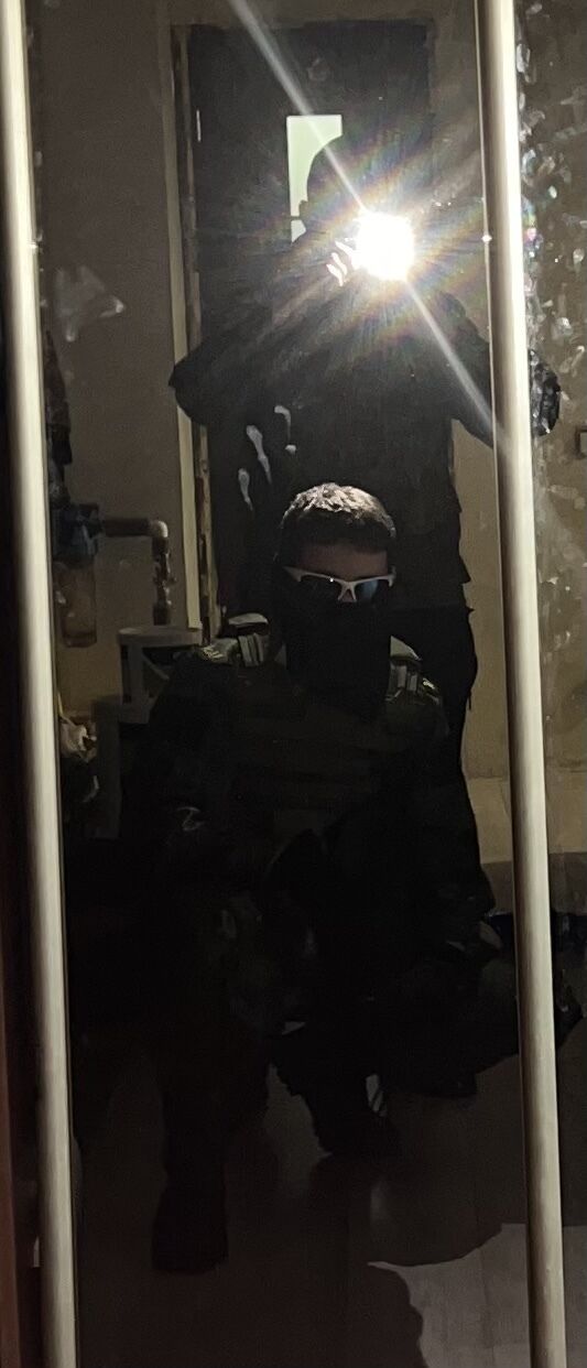  31510047  Oleg, 22 ,    