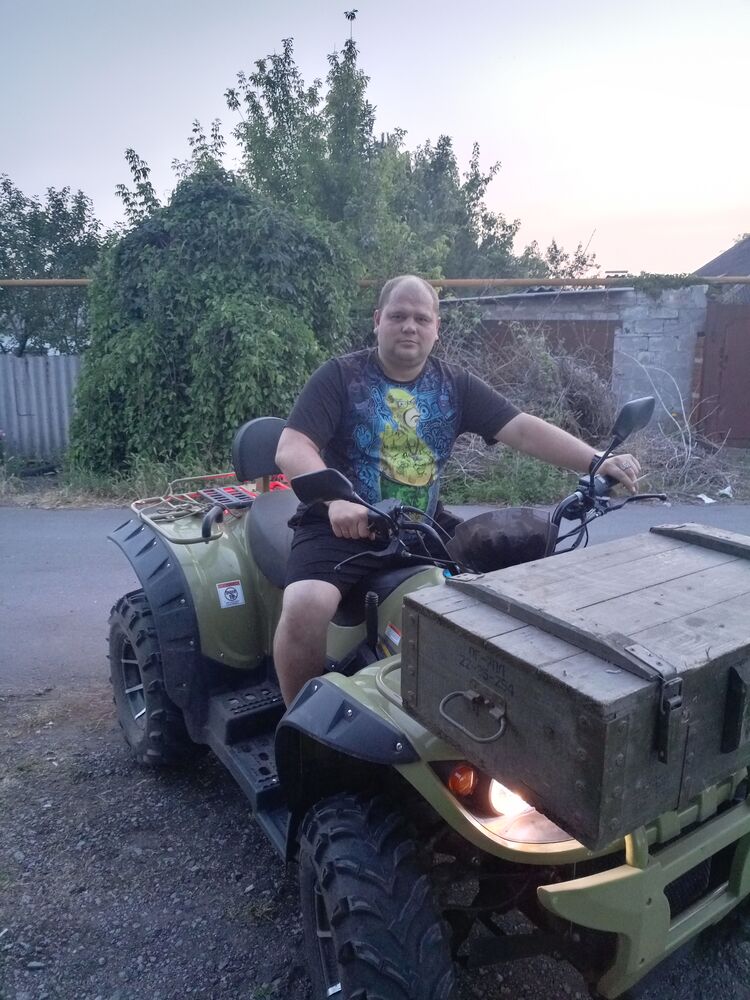  52046347  Petr, 35 ,    