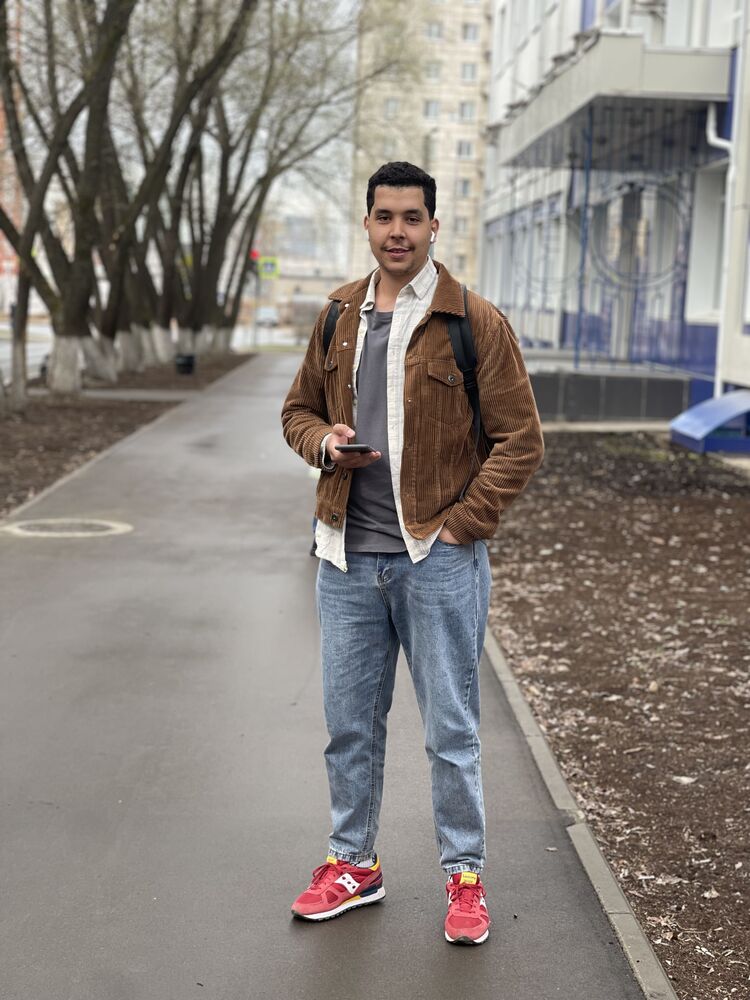  34739347  Youssef, 29 ,    
