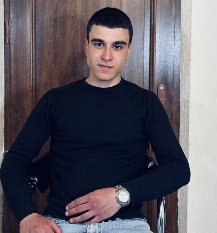  35458217  Narek, 23 ,    
