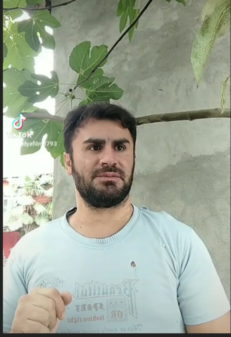  42208557  Ferid, 38 ,    