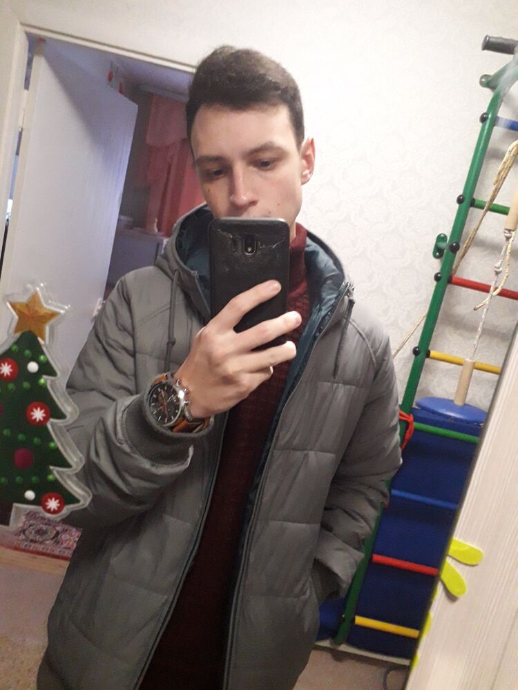  26330857  Artur, 22 ,    