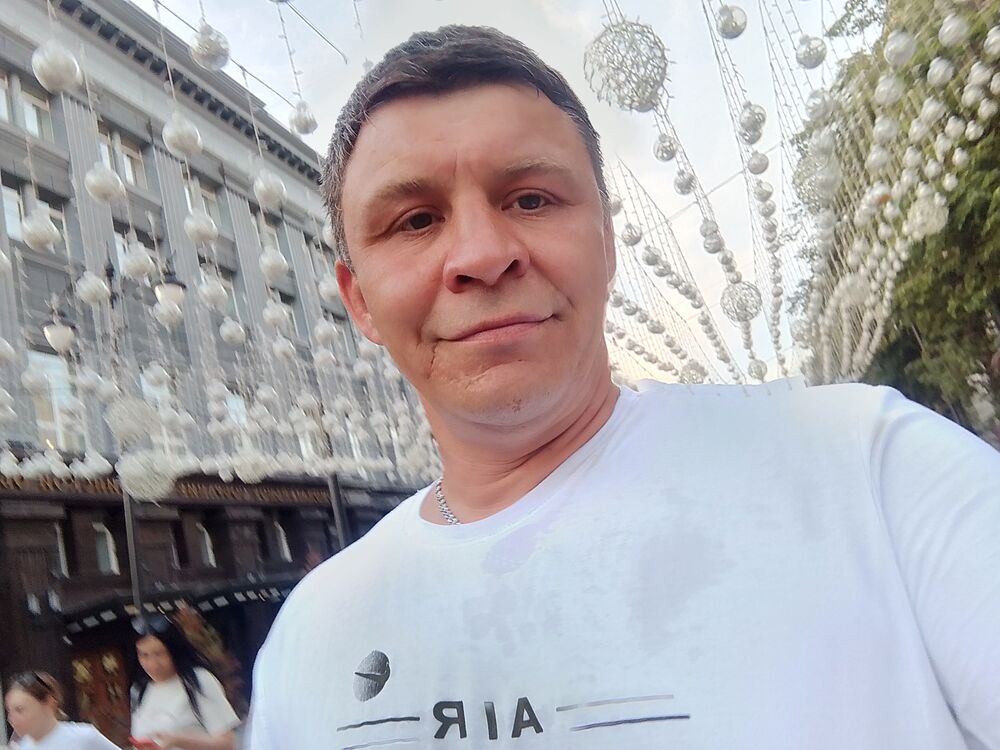  44031967  Ivan, 41 ,    