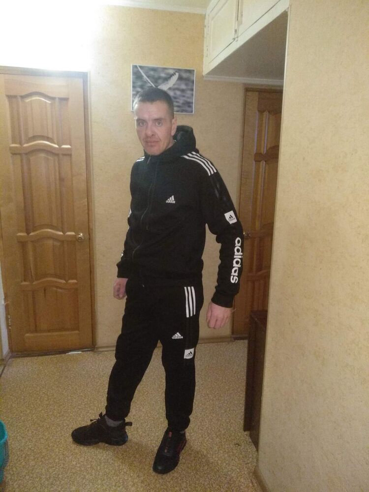  33179917  Viktor, 35 ,     