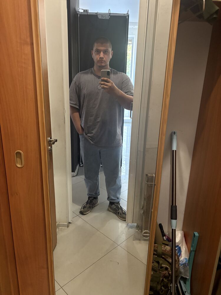  ,   Anton, 19 ,   ,   , c 