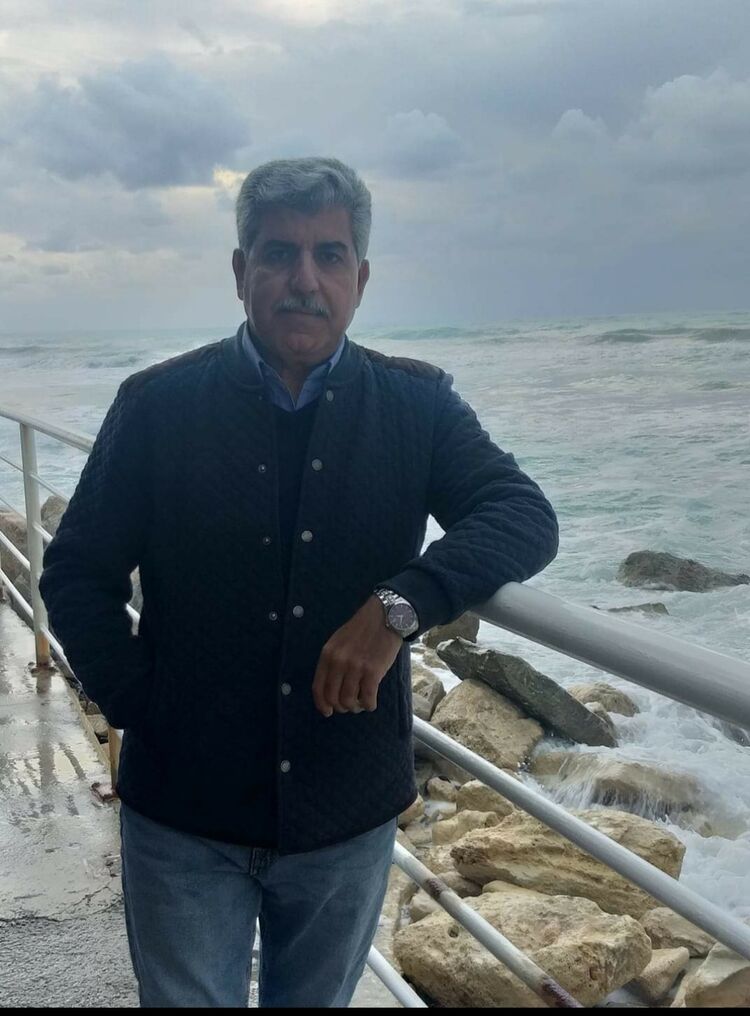  43972687  Saadi, 56 ,    