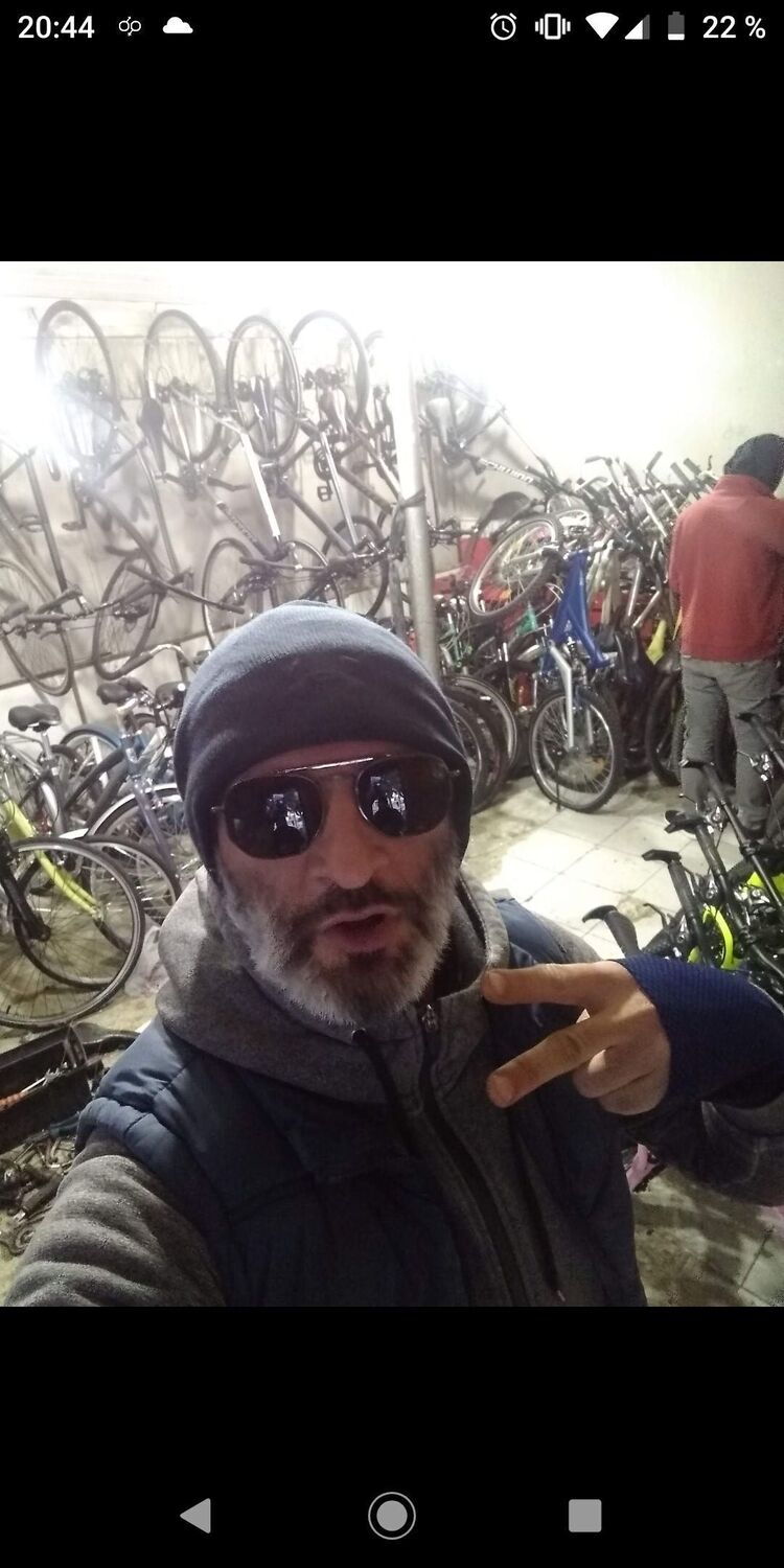  31823947  Adidas, 40 ,    