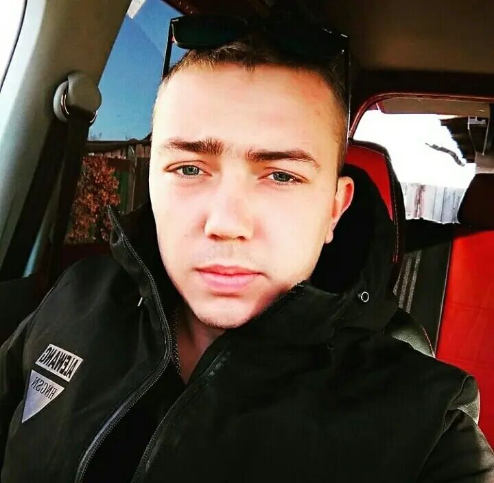  30628937  Viktor, 27 ,    