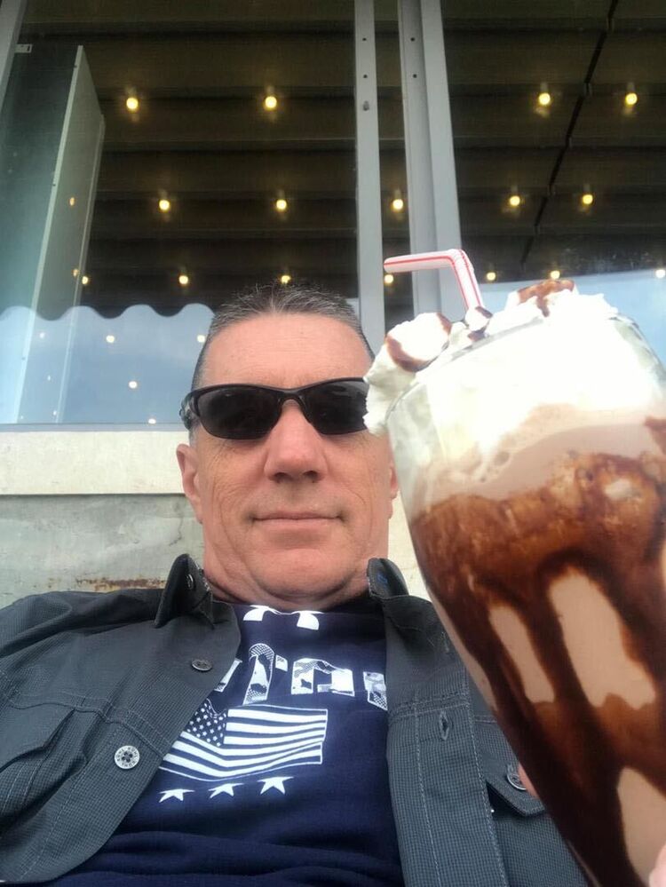  42301887  Davis Andriy, 58 ,    -