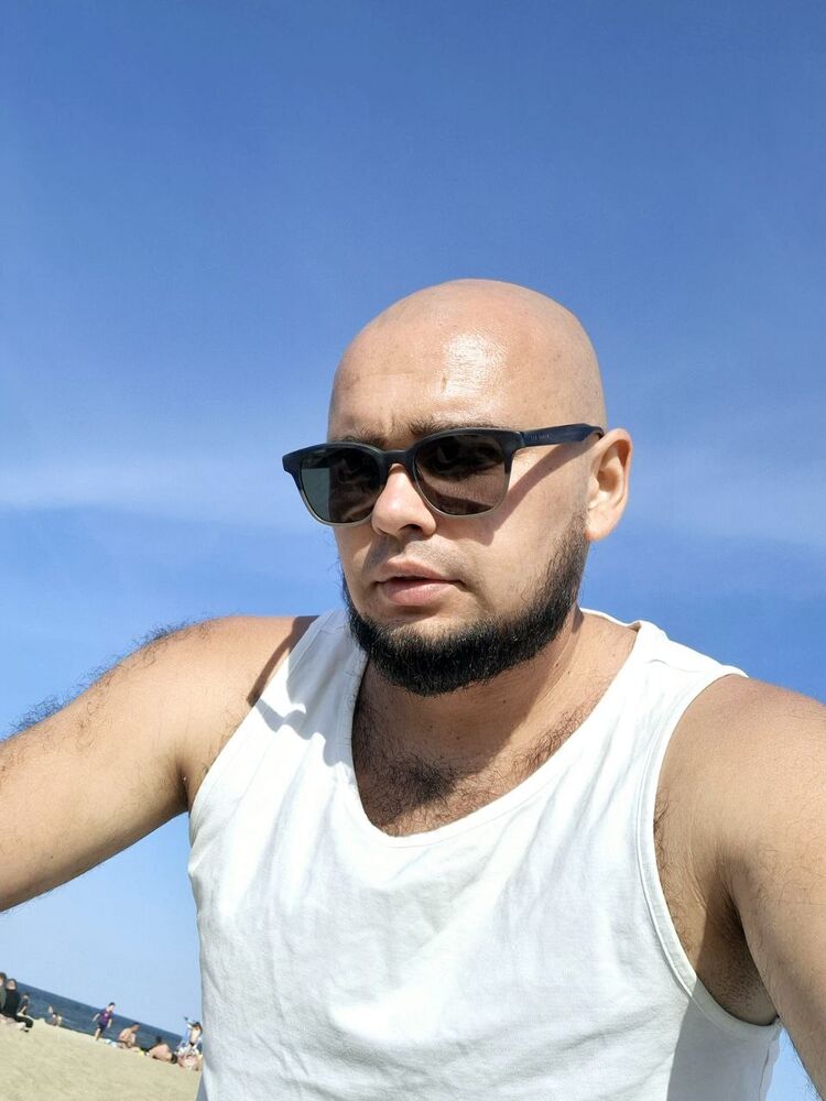  52579817  Mykhailo, 31 ,    
