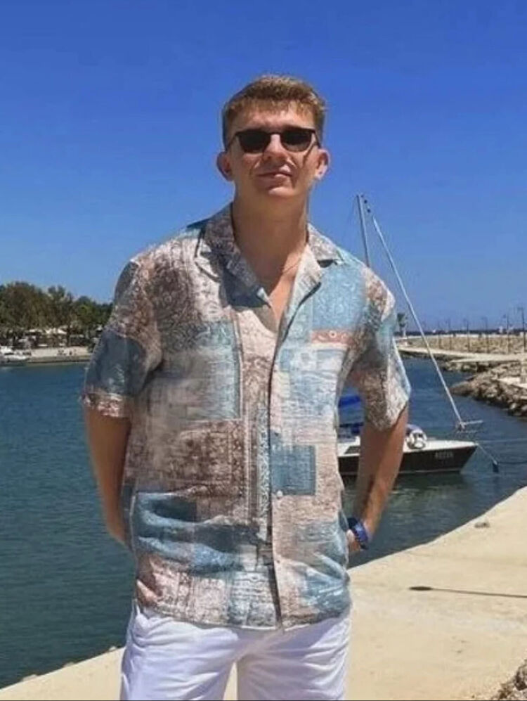  ,   Artjom, 25 ,   ,   