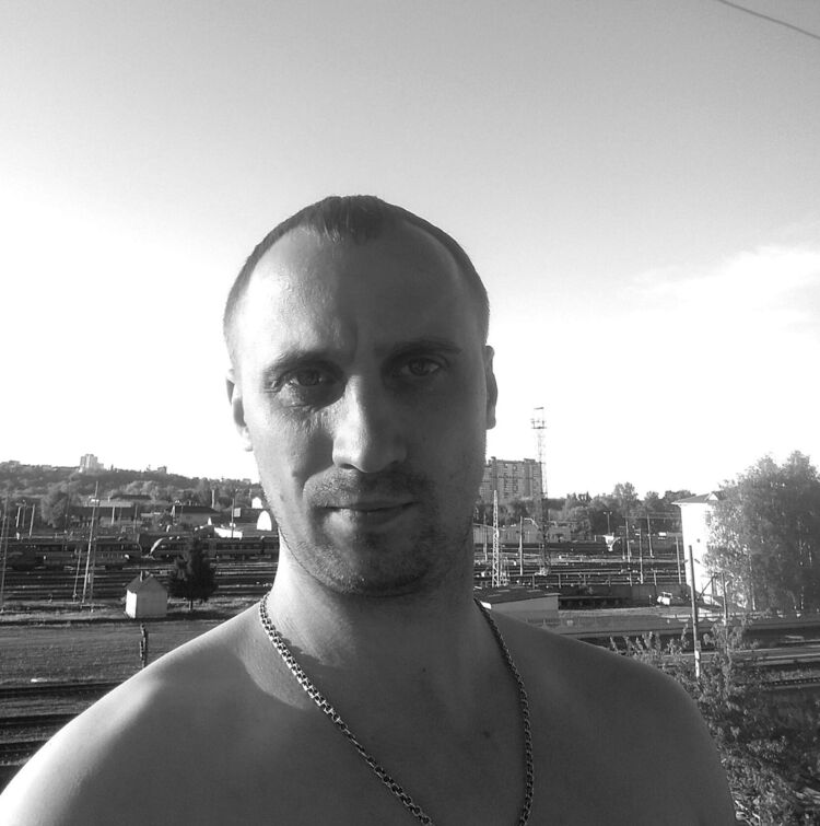  42272867  Stanislav, 39 ,    