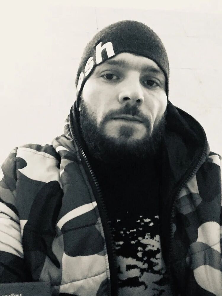  46877217  , 37 ,    