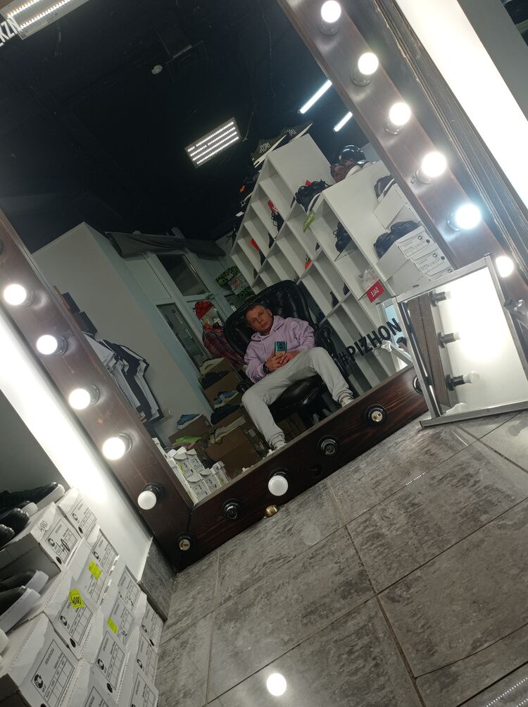  30205477  Artem, 33 ,    