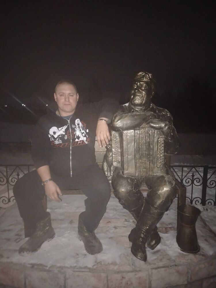  49564577  Aleksei, 44 ,    