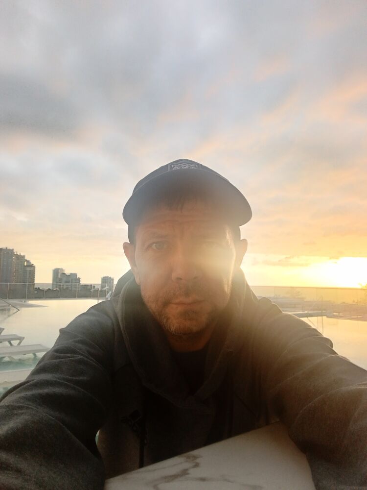  49976517  Eldar, 44 ,    