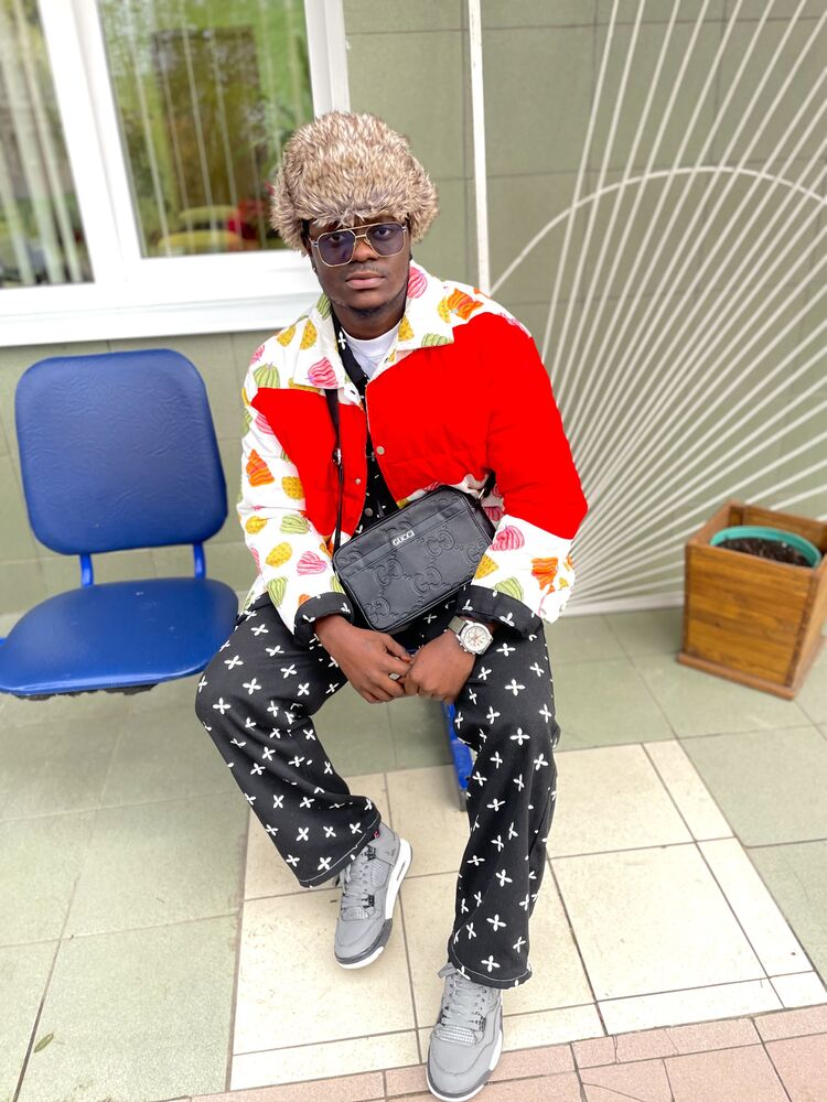  54530557  Chris, 27 ,    