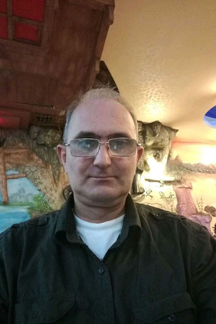  33104097  Arik, 56 ,    