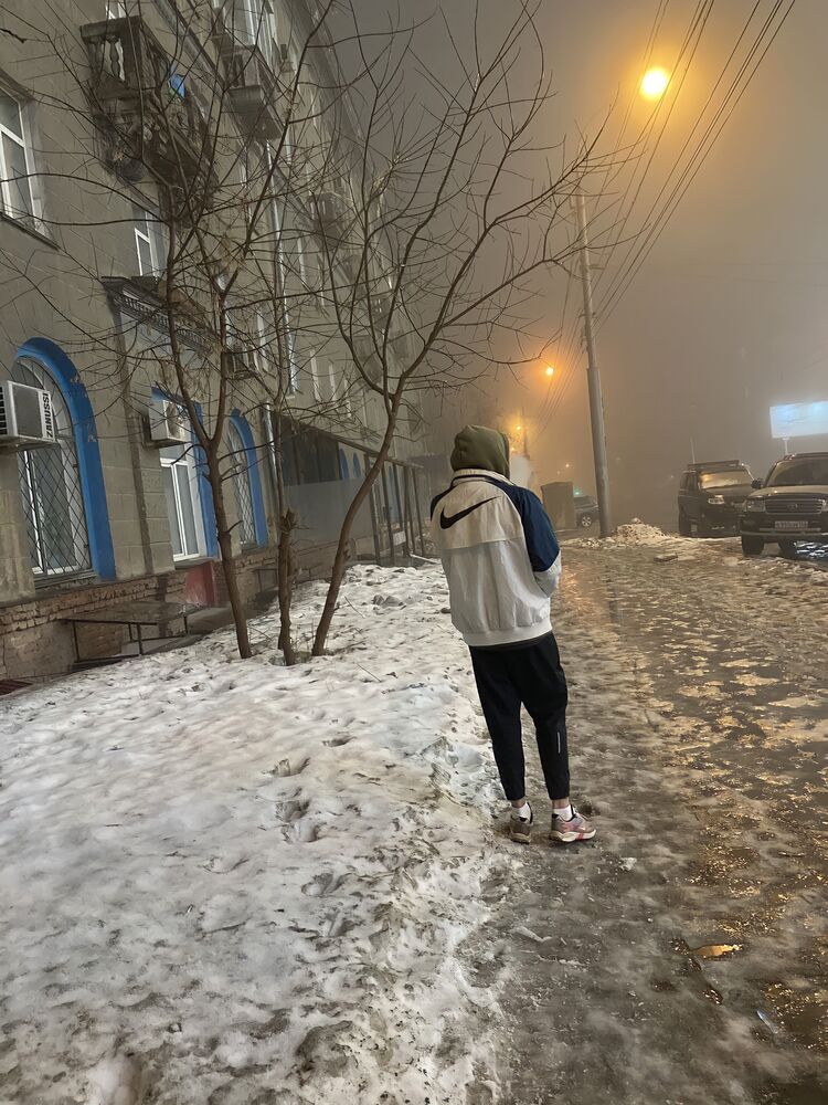  28007487  Konstantin, 25 ,    