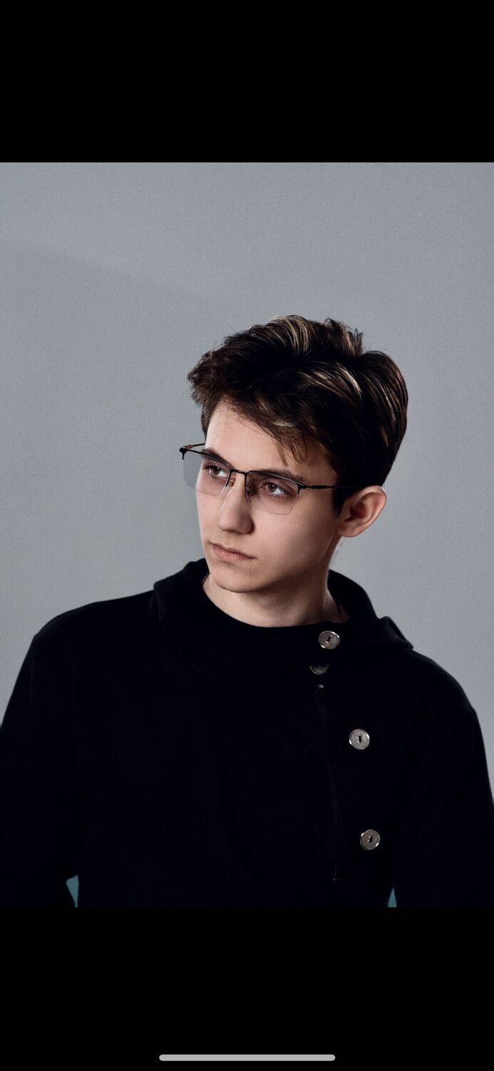  ,   Vlad, 21 ,   ,   