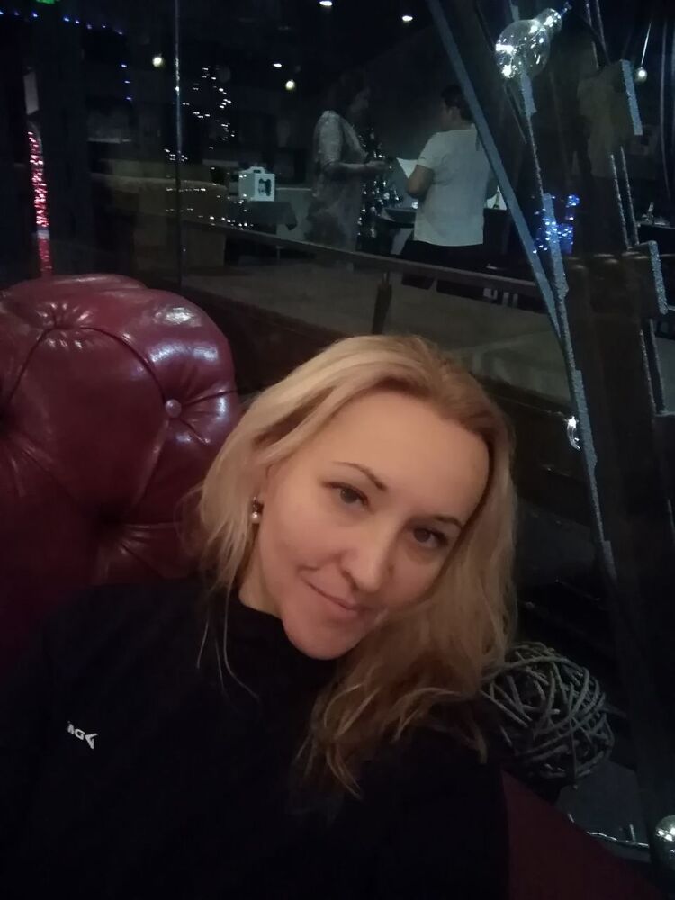 31492917  Elena, 47 ,    