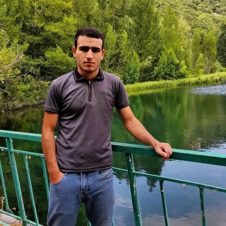 35789317  Arman, 21 ,    