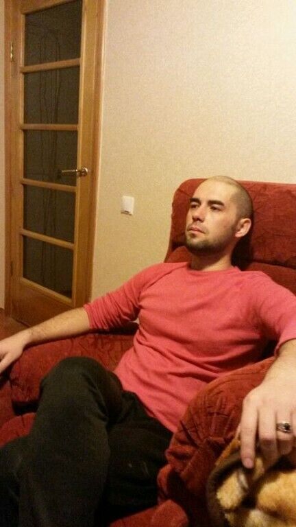  35649817  Jon, 41 ,    