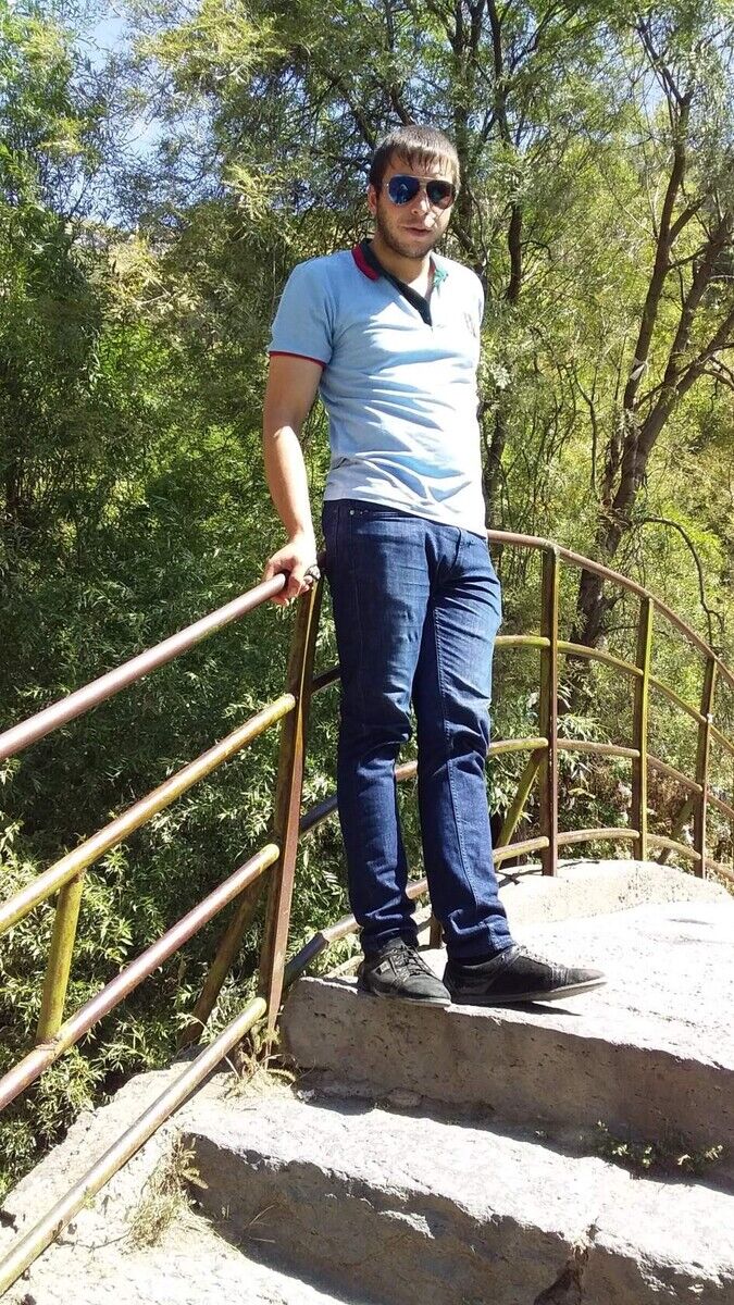  20820997  Arman, 28 ,    