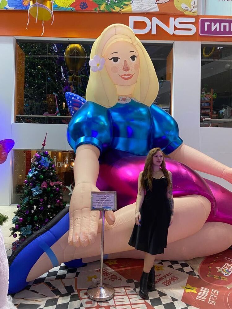  ,   Anastasia, 22 ,  